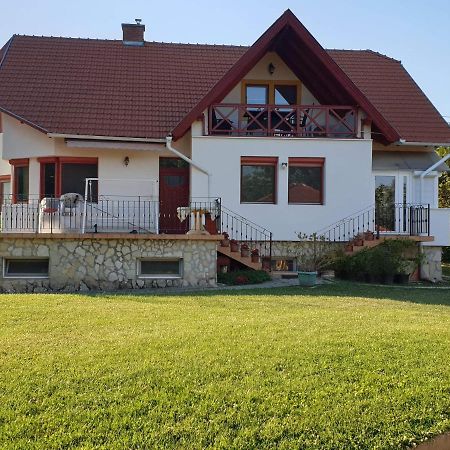 Rege Apartman Alsóörs Exteriér fotografie
